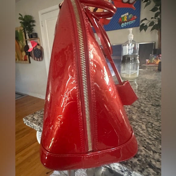 Louis Vuitton Vernis Alma GM Pomme D’Amour - Picture 4 of 17